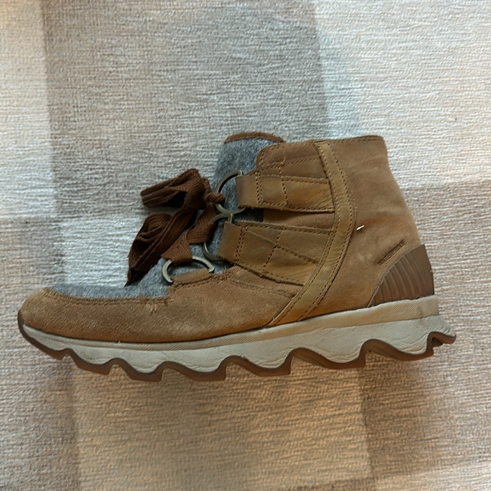 Lightly worn waterproof boot/sneaker